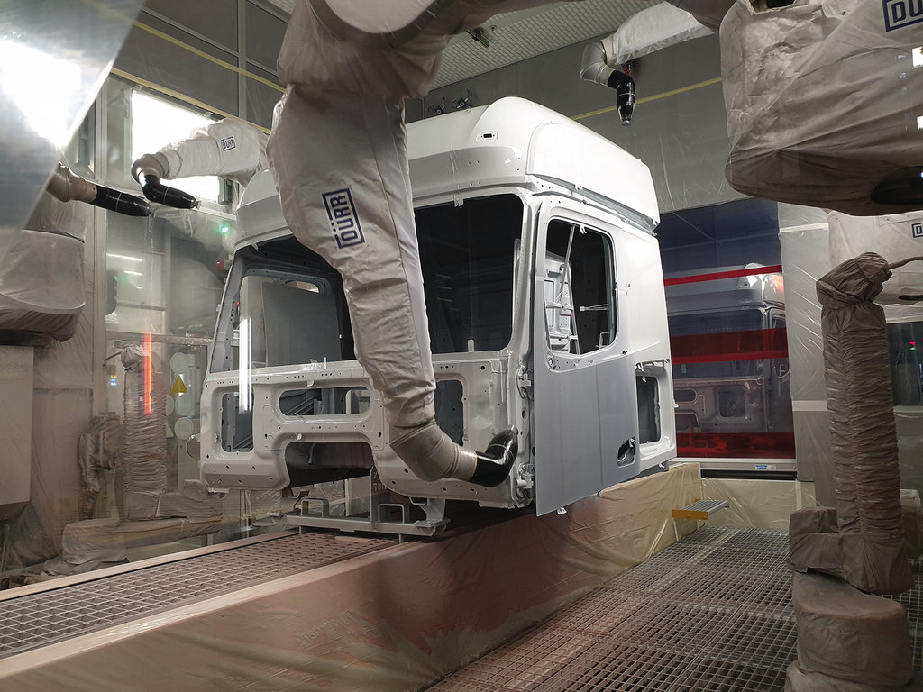 Eco Paint Process Trucks" bei der Daimler Truck AG in Aktion. Foto: Daimler Truck AG