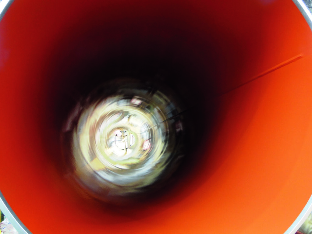 Blick in ein beschichtetes Rohr
