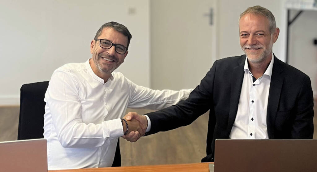 Paulo Afonso (li.), Geschäftsführer von SEMA, und Claus Nørgaard (re.), CEO der CALDAN-Gruppe.