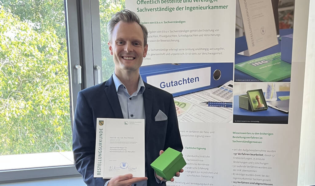 Dr. Förster mit der Ernennungsurkunde