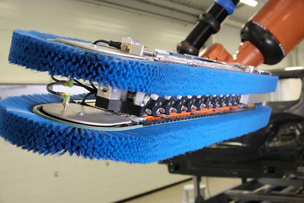 Roboterschwertbürste mit Drehdüsen